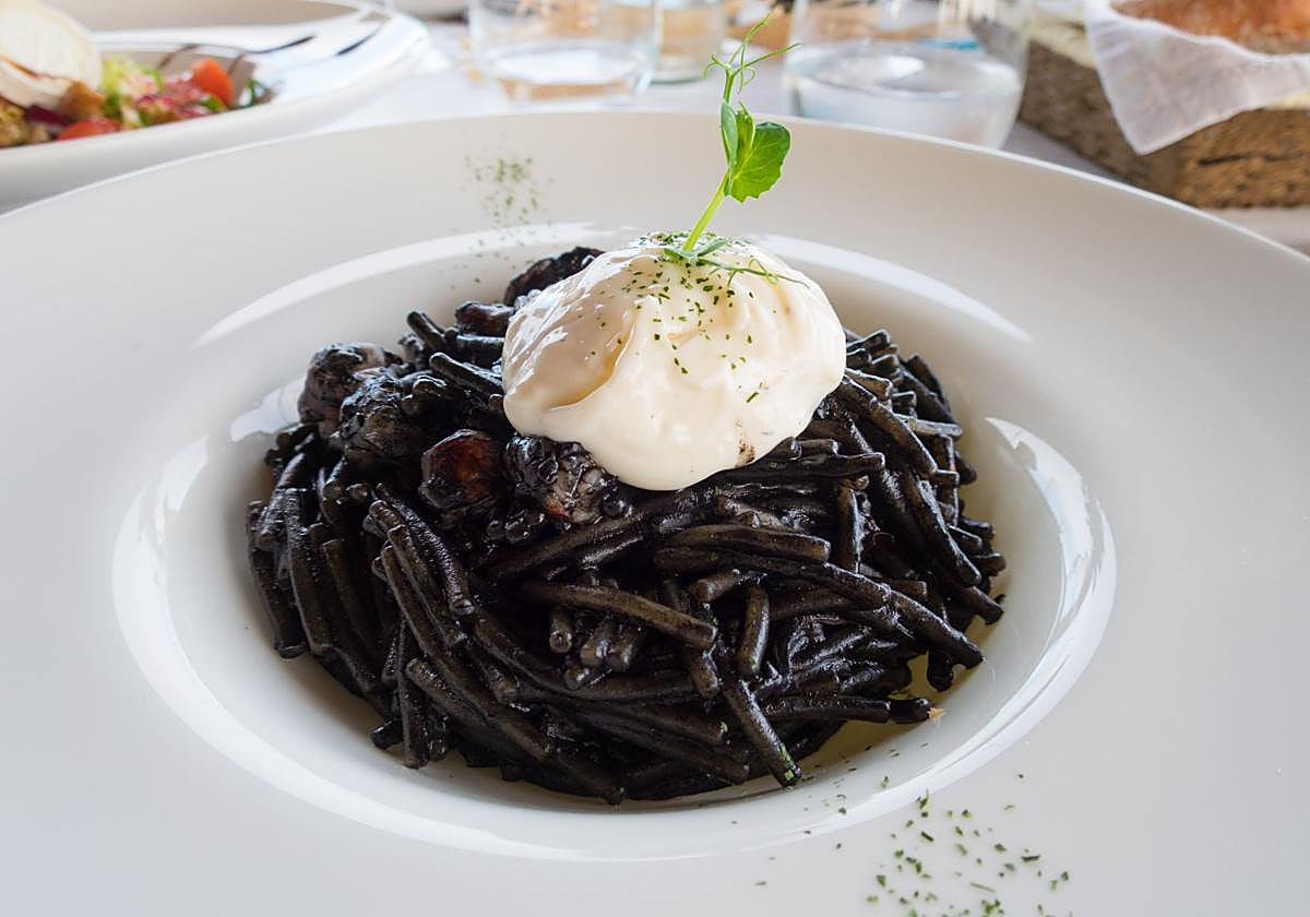 Prepara una fideuá rápida en la freidora de aire