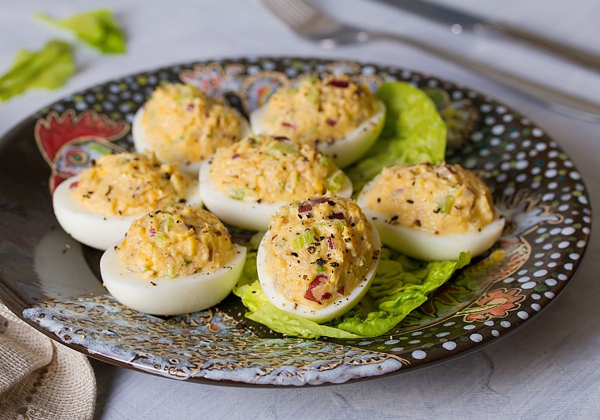 Huevos rellenos con salmorejo