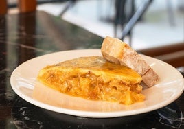 La tortilla de patatas de Cotxino, la mejor de Málaga según la Guía Repsol