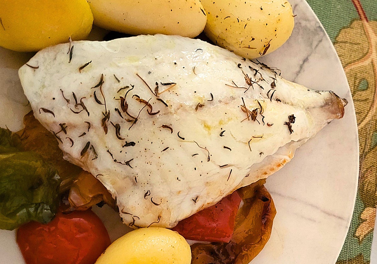 Dorada al horno con patatas y verduras