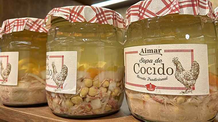 La Alacena de San Eloy se renueva para recuperar su imagen de ultramarinos de siempre