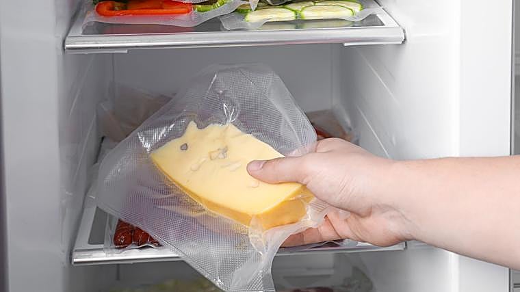 Envolverlo correctamente es una de las mejores formas para que el queso se mantenga en buenas condiciones durante más tiempo