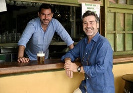 Juan Palomo visita la Peña Bética de Santa Clara: «Aquí encuentras lo que estamos perdiendo en el centro»