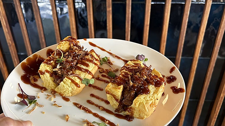 Barra Triana Pura, tapas actuales junto a Chapina