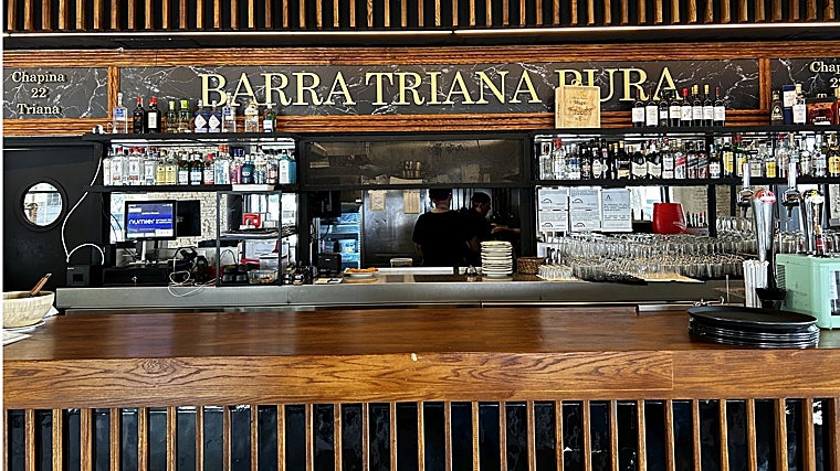 Barra Triana Pura, tapas actuales junto a Chapina