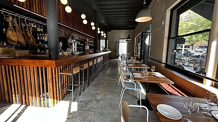 Barra Triana Pura, tapas actuales junto a Chapina