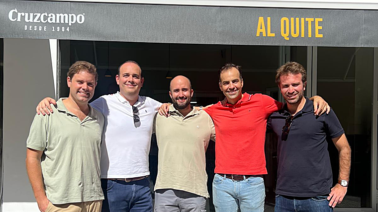 Los cinco propietarios de Al Quite: Pepe de Las Cuevas, Pablo López, Andrés Carrasco, Roberto Espigares y Luis Baena.
