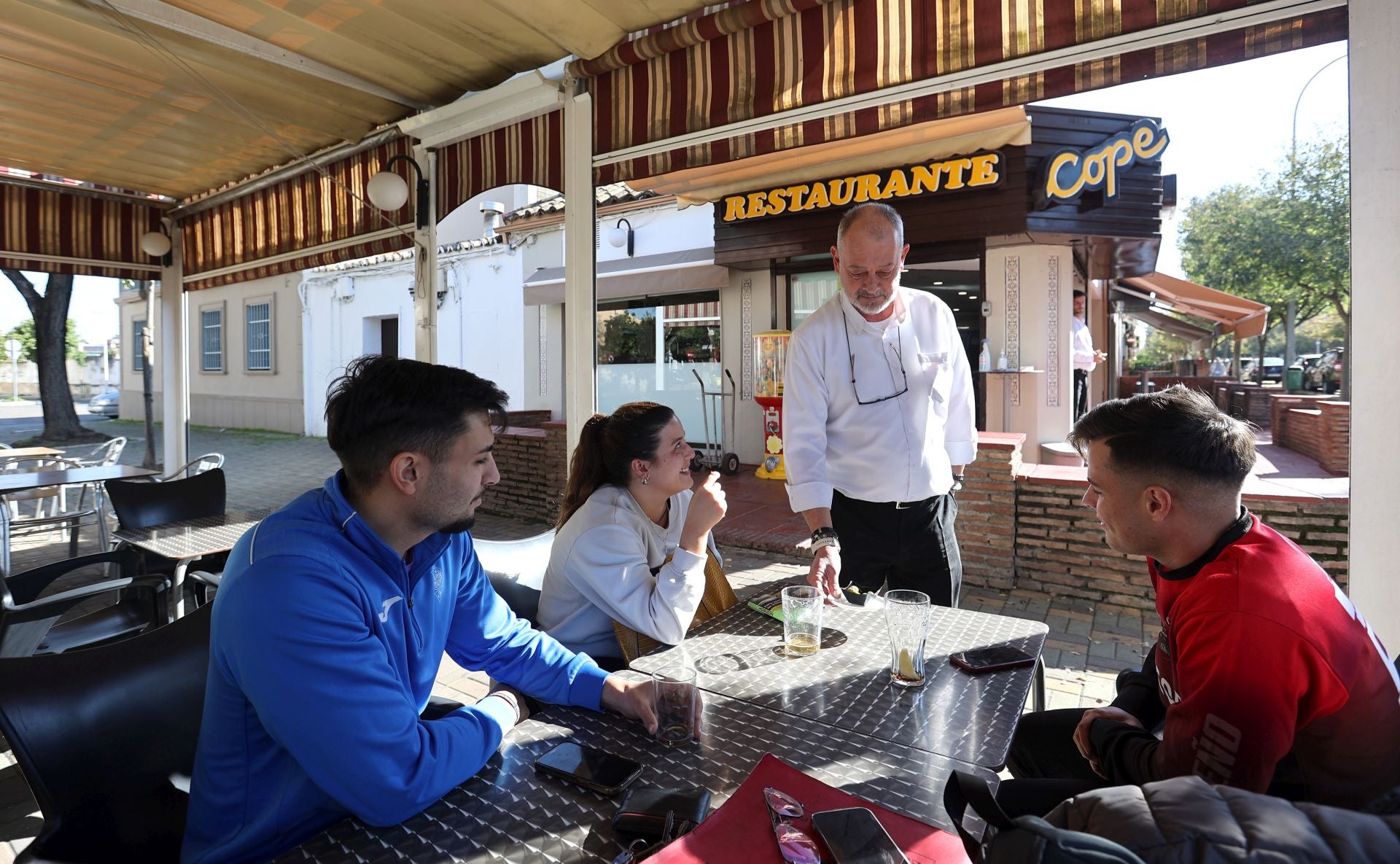 Ruta por los bares y restaurantes del Campo de la Verdad de Córdoba, en imágenes