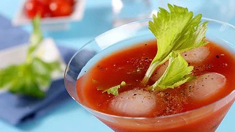 Los cócteles siguen de moda: seis recetas fáciles para las cenas navideñas y que no son carajillos