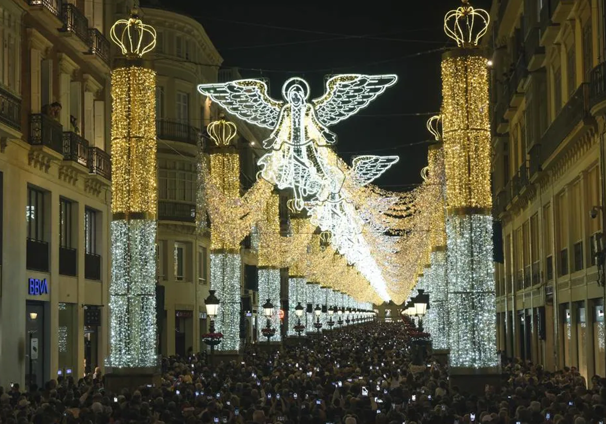 Vista de la icónica calle Larios de Málaga con decoración navideña