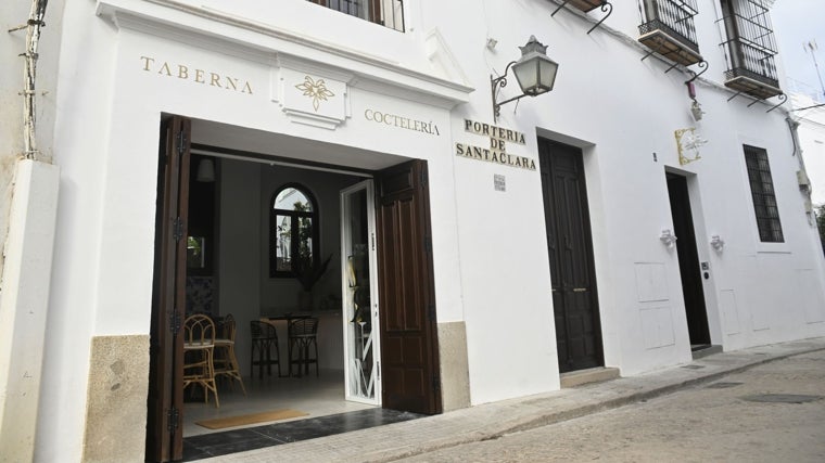 Fachada de la Taberna Santa Clara en Rama