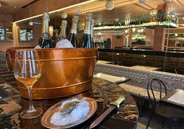 Ostras & Puñales, una champanería cañí junto a la Alameda