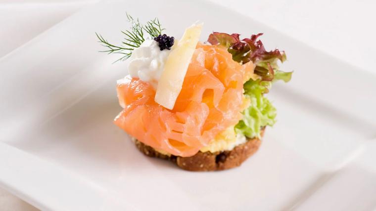 6 ideas de canapés para Navidad que solucionarán tus entrantes