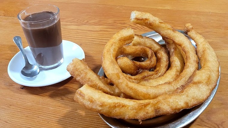 Churros con chocolate de Er Mojaíto en Ojén