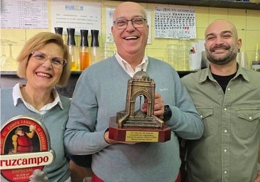 Manuel Martínez se jubila tras «toda una vida» en el icónico Bar El Correo de Córdoba