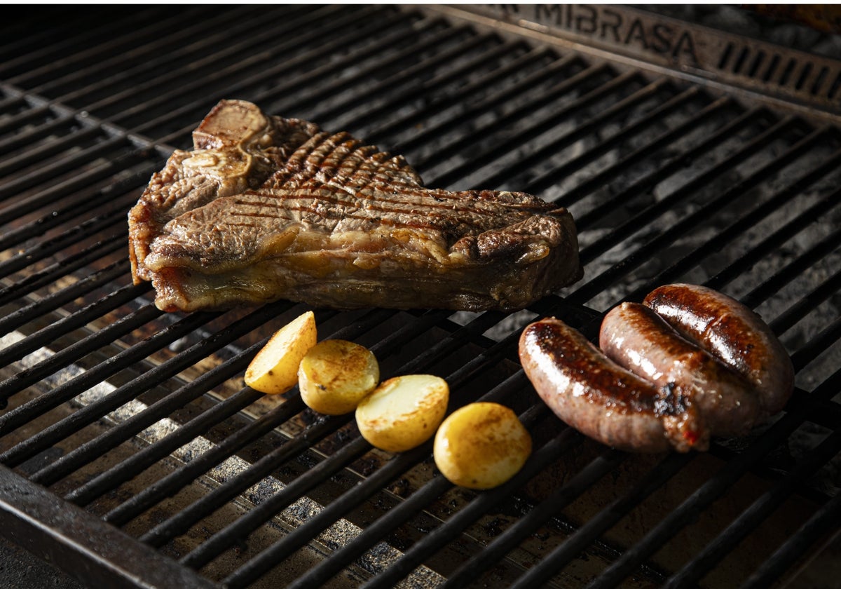 Las carnes a la brasa son una de las novedades de Bilio's en su nuevo espacio