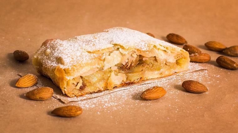 Crujiente de peras con crema de chocolate blanco