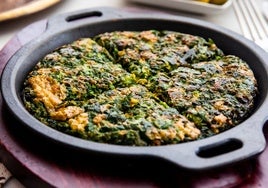 Tortilla de boniato, cebolla, espinacas y queso de cabra