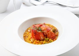 Así se prepara este arroz meloso con bogavante