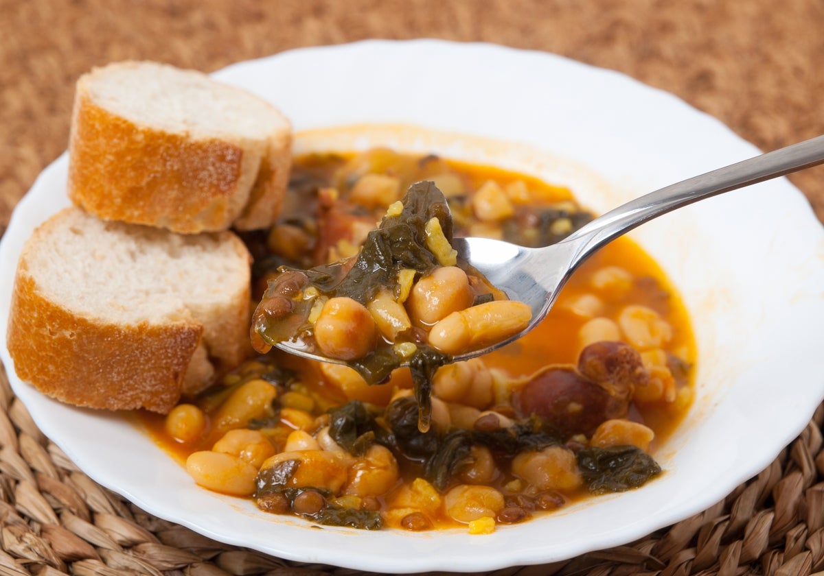 Alubias canela con arroz y espinacas