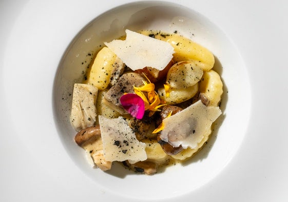 Ñoquis con 'carrillá' ibérica y setas, uno de los platos que se pueden comer en Itálica