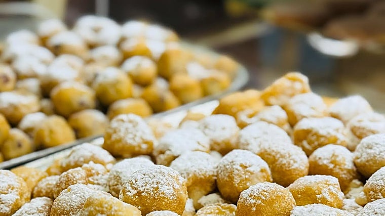 Dónde comer buñuelos en Málaga: la ruta imprescindible para los amantes de este dulce