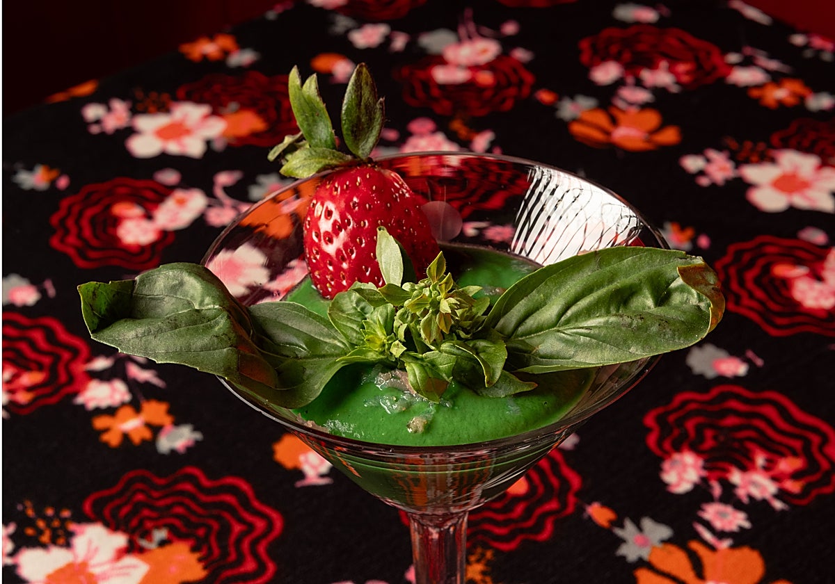 Salmorejo de albahaca con virutas de mojama