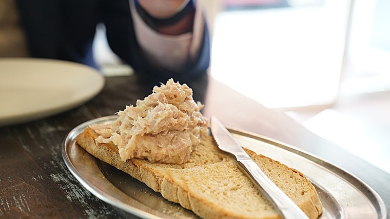 Ensaladilla de langostinos de La Peña en Sevilla