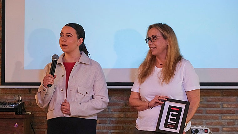 María José Mezcua, propietaria y su hija Rocío García