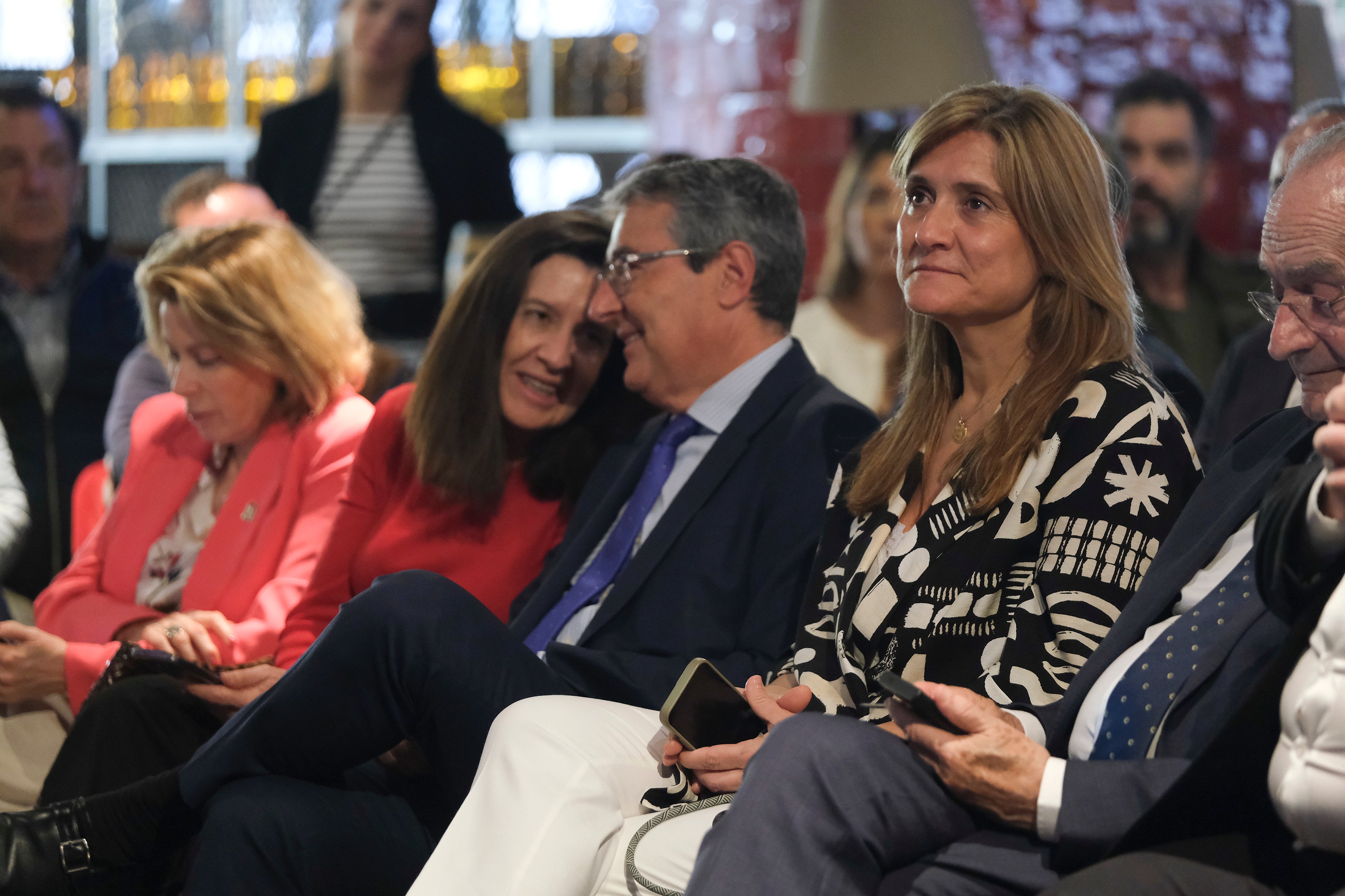 Ana Delgado, directora de ABC, José Francisco Salado, presidente de la Diputación de Málaga, y Ada Bernal, directora regional de Relaciones Institucionales y Corporativas de Heineken