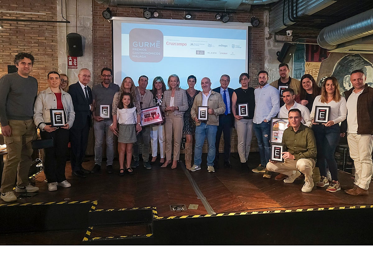 Foto de familia de los premiados
