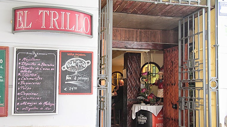 Una de las mejores tortillitas de bacalao de Málaga se preparan en El Trillo