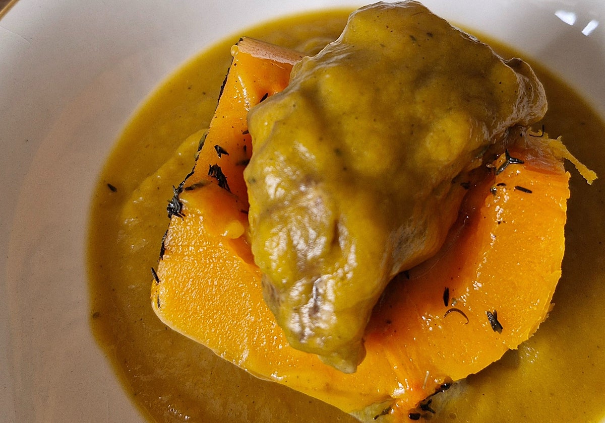 Guiso de carrillada con guarnición de calabaza