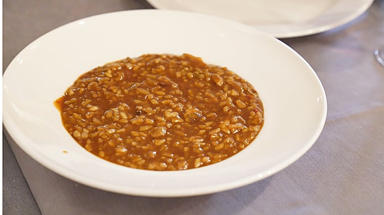 Arroz meloso de presa ibérica, habitas y boletus