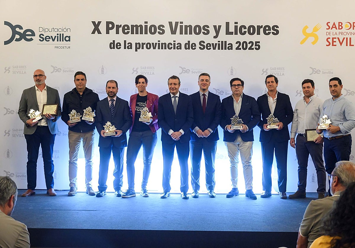 Foto de familia de los premiados en esta edición