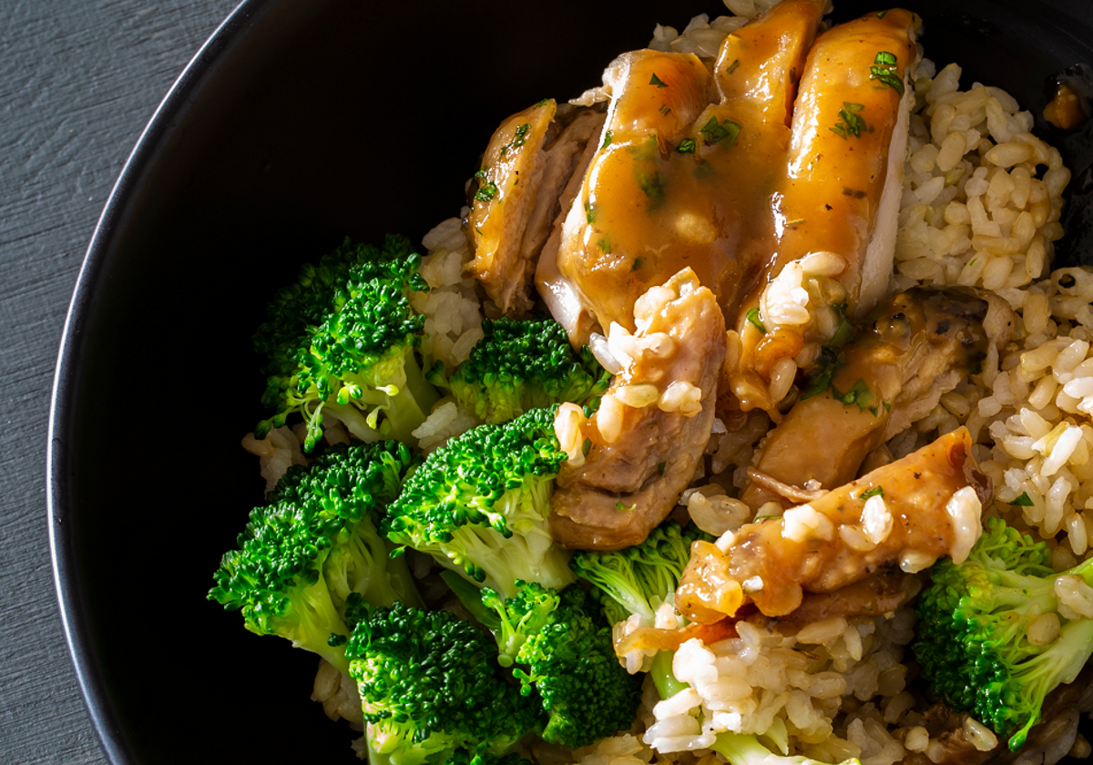 Pollo a la mostaza con bimis y vasito de arroz integral con quinoa Brillante