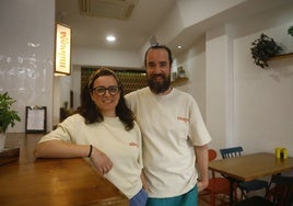 Aurora Mellado y Antonio Burrueco, junto a la barra del Bar Milonga