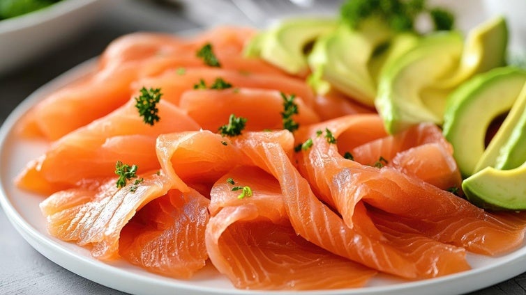 Ya no lo compro en el supermercado: así es como hago salmón ahumado con sólo un ingrediente