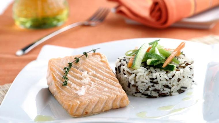 Platos que puedes hacer con arroz hervido del día anterior (y que quedan aún mejor)