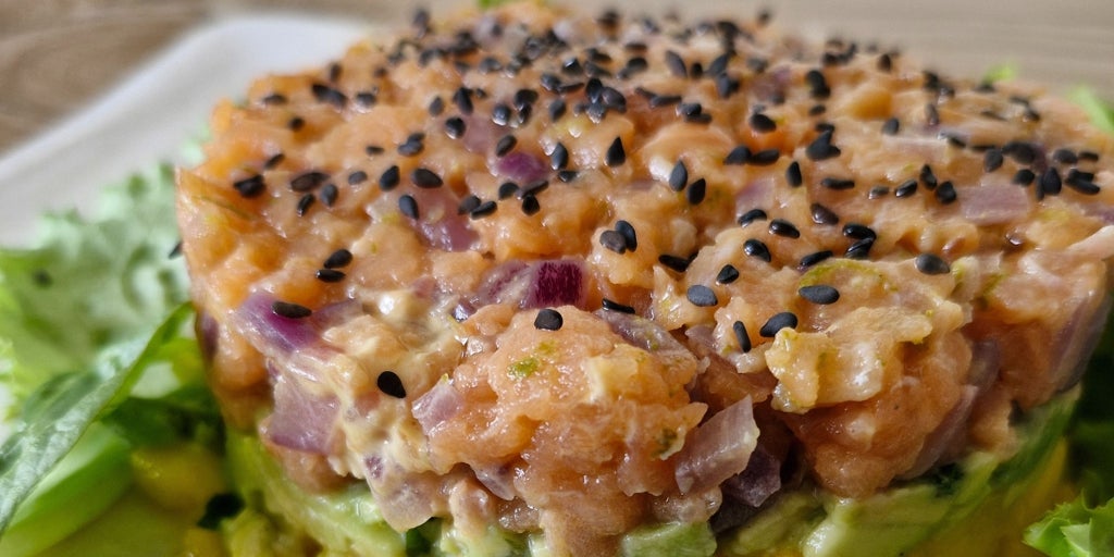 Tartar de salmón, mango y aguacate