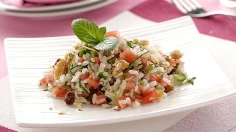 7 platos con arroz que puedes comer fríos y preparar el día antes
