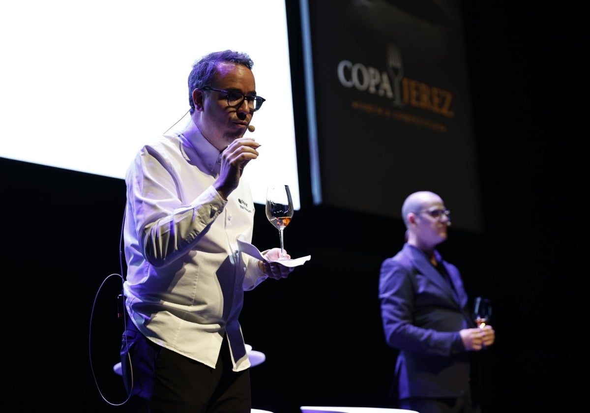 Paco Morales en su ponencia durante la XI Copa Jerez en el Teatro Villamarta de Jerez de la Frontera