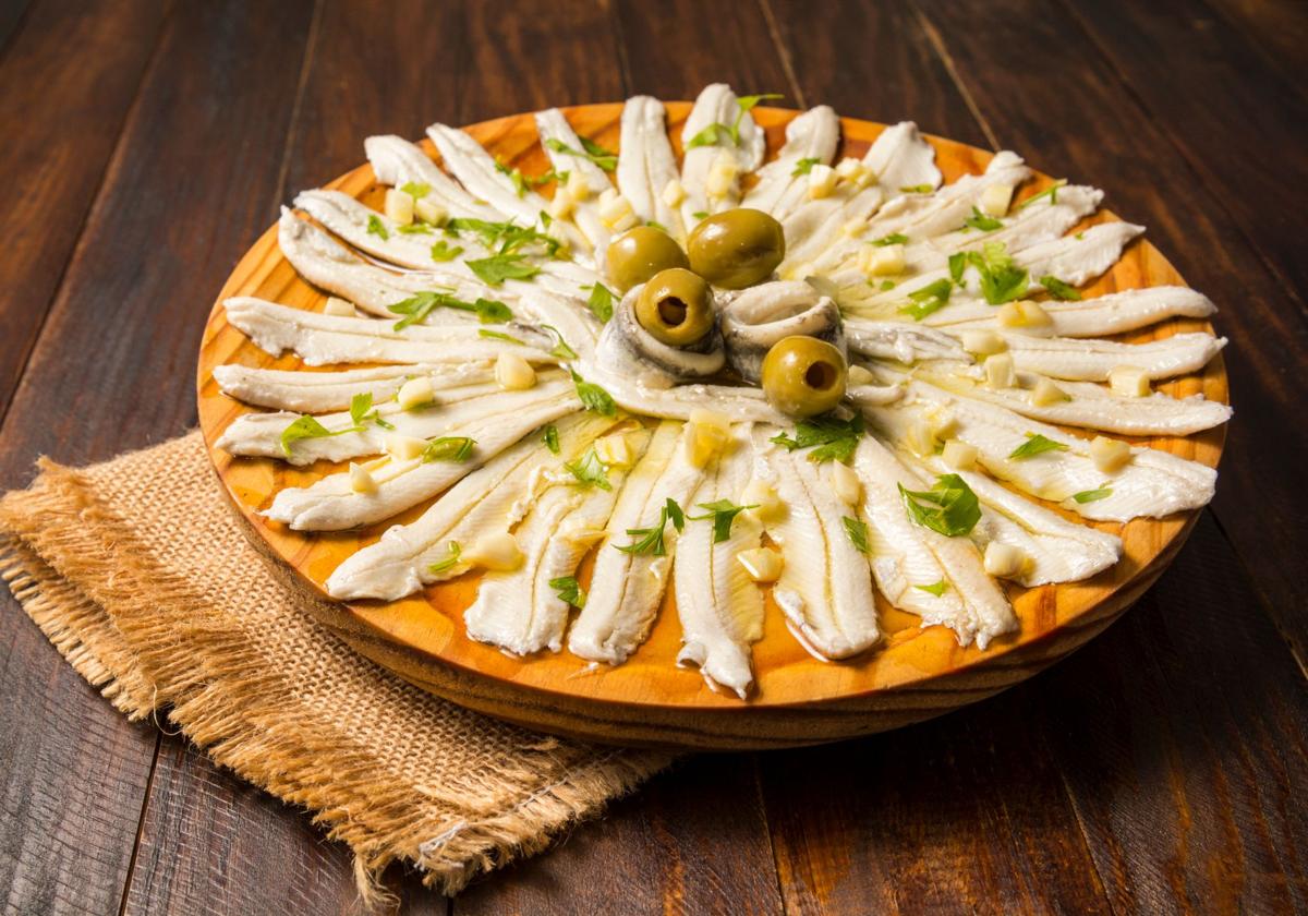 Los boquerones en vinagre es uno de los aperitivos más populares de nuestra gastronomía