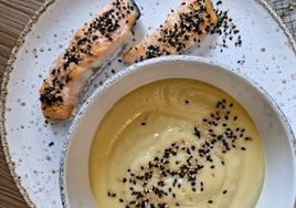 Crema de espárragos blancos con lomos de salmón al microondas