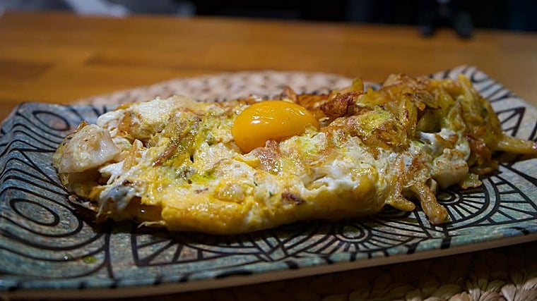 Revuelto de bacalao con yema "en lo alto" de Mudéjar Gastrobar en Sevilla