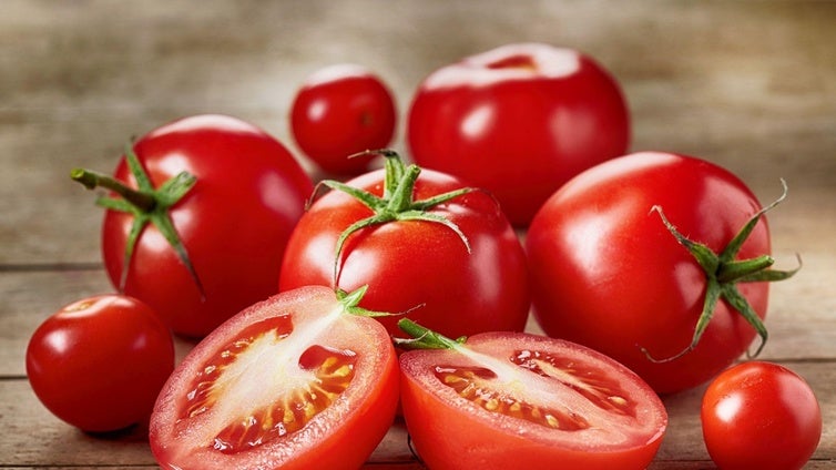 Tus tomates durarán el doble si los guardas así (y no en la nevera)