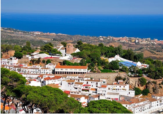 La localidad malagueña de Mijas cuenta con una oferta que combina la sierra, la historia y la costa, y por supuesto, buena gastronomía