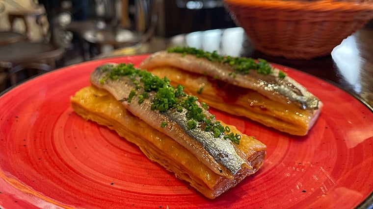 Hojaldre de sardina con tomate dulce