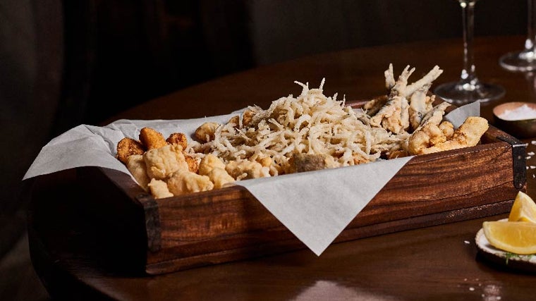 Pescaíto frito de Bodegas El Pimpi, uno de los restaurantes del actor malagueño
