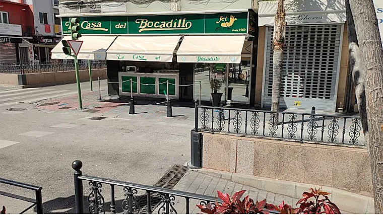 El único local de comida rápida que tiene un &#039;Solete&#039; en Málaga está a pie de playa